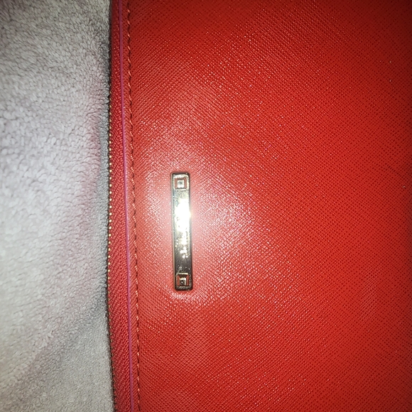 Stella and Dot Red Wallet with Leather Texture Zipper Closure - Picture 2 of 8